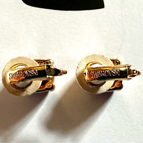 Swan Signed SWAROVSKI Small Purple Crystal Clip On Earrings 80s/90s Vintage - Picture 7 of 8